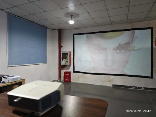 A004 Pro light on - Best Projector - AUN Projector