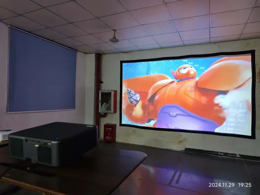 U002 low light - Best Projector - AUN Projector